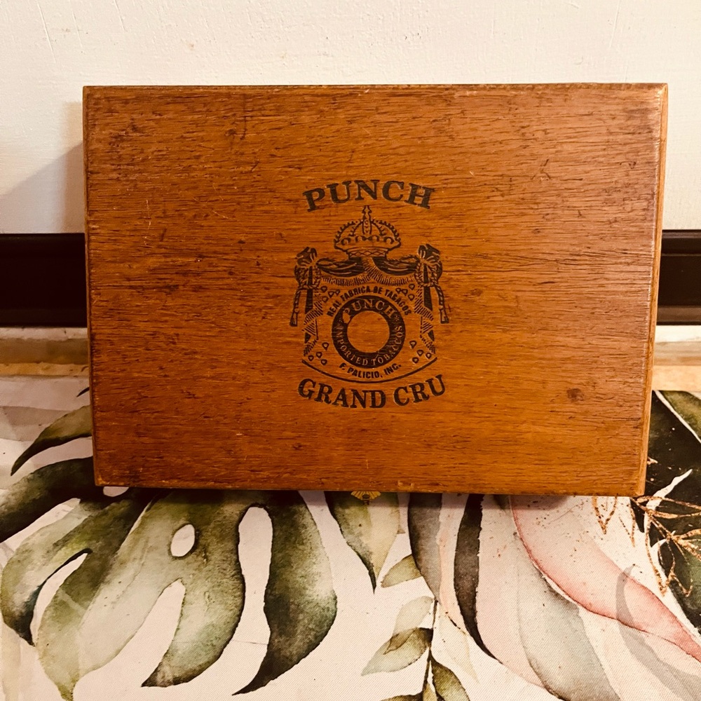 Vintage Hand Rolled Wooden Cigar Box - Honduras